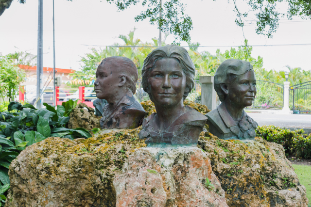 Estatuas de las hermanas