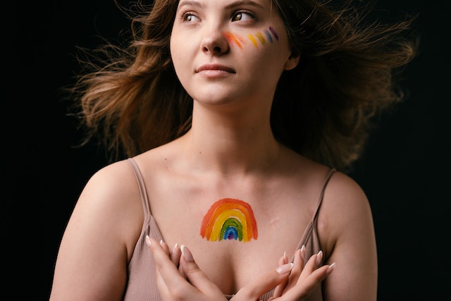 https://www.pexels.com/photo/woman-with-rainbow-painting-on-her-chest-8669311/